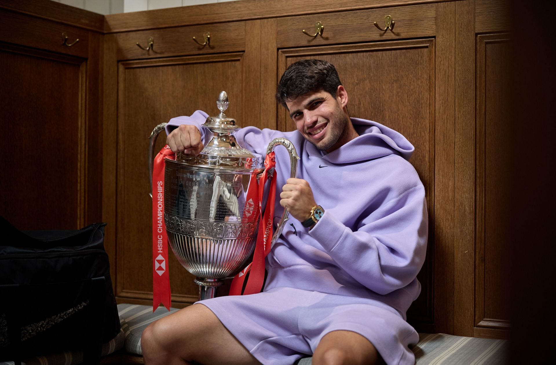 Alcaraz with the HSBC Championships trophy - Source: Getty